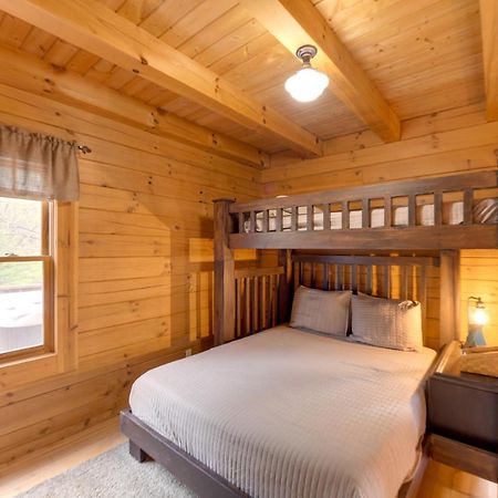 Creekside Bryson City Cabin With Private Hot Tub Extérieur photo